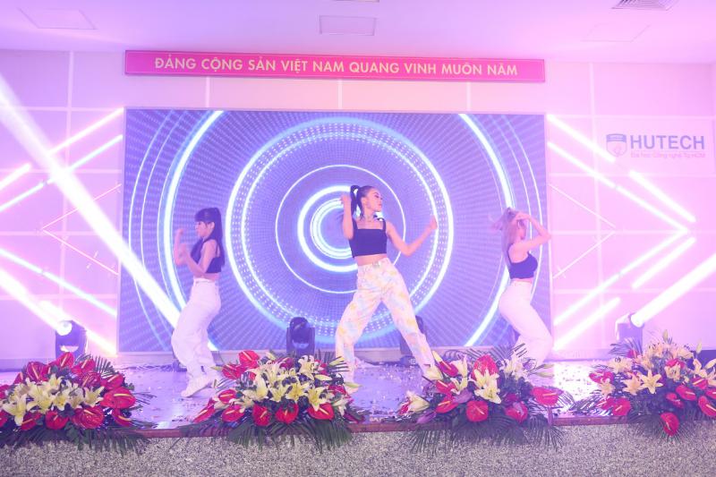 Đêm phát động Miss HUTECH 2021: Dàn nghệ sĩ bùng cháy cùng sinh viên - ảnh 7