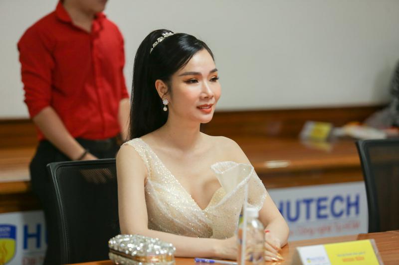 Ban giám khảo vòng Sơ khảo Miss HUTECH 2021 - ảnh 8