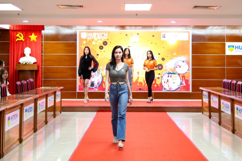 Thí sinh tham gia vòng Sơ khảo Miss HUTECH 2021 đợt 2 - ảnh 21