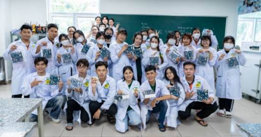 Applied Sciences students crafted handmade cakes to celebrate Mid-Autumn Festival