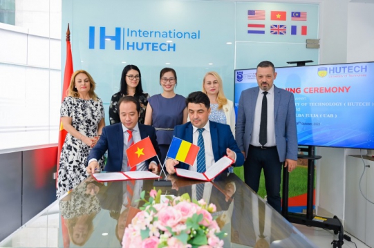 HUTECH met and signed the MoU with Alba Iulia University (Romania)