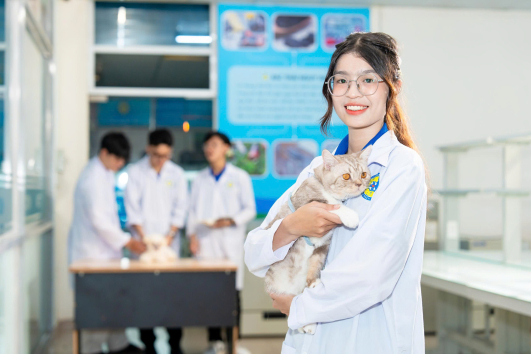 CHƯƠNG TRÌNH ĐÀO TẠO LIÊN NGÀNH THÚ Y CÔNG NGHỆ SỐ TẠI HUTECH – MÔ HÌNH ĐÀO TẠO BÁC SĨ THÚ Y ỨNG DỤNG TRÍ TUỆ NHÂN TẠO ĐẦU TIÊN TẠI VIỆT NAM