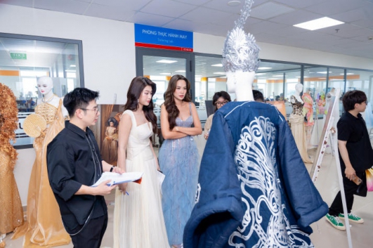 Fashion Show trình diễn trang phục Dạ hội - Lễ hội của SV ngành Thiết kế thời trang HUTECH