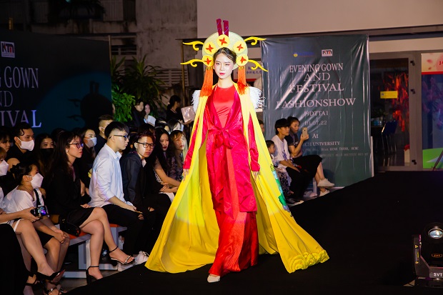 Unique works of HUTECH Fashion Design students are performed at Fashion show 19