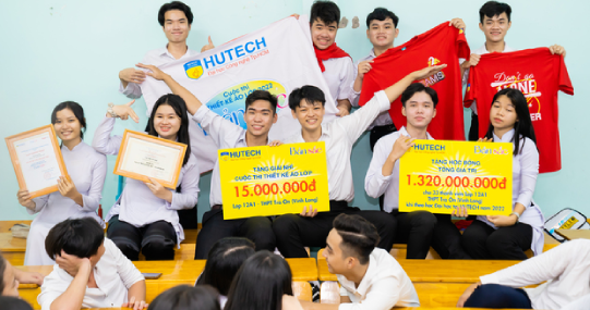 Chuyến xe HUTECH dừng chân tại THPT Trà Ôn (Vĩnh Long) cùng giải Nhì cuộc thi “Thiết kế áo lớp 2022”