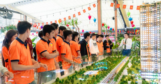 Sinh viên Khoa Kiến trúc - Xây dựng tiếp cận thực tiễn kiến trúc và thiết kế nội thất tại BCONS