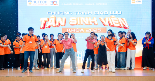 [Ảnh] Chương trình giao lưu “siêu nhiệt” của sinh viên Khoa Quản trị Du lịch - Nhà hàng - Khách sạn