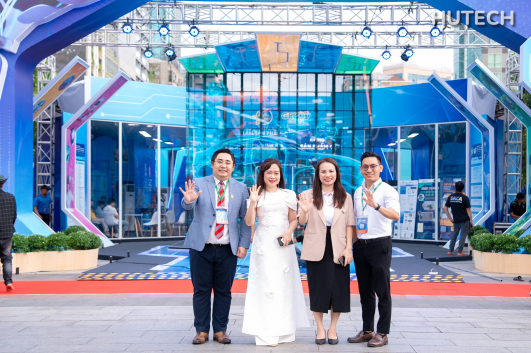 Trung tâm Dạy học số HUTECH: Tiên phong đổi mới công nghệ giáo dục tại triển lãm GRECO 2025
