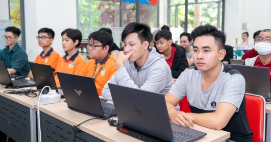 Sinh viên Viện Kỹ thuật trang bị kỹ năng mô phỏng hiện đại cùng phần mềm SimSolid
