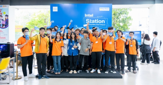 HUTECH Information Technology students at Intel Campus Tour 2023