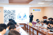 IT-ers HUTECH thực hành tiếng Anh chuyên ngành trong tình huống giao tiếp nghề nghiệp