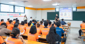 Giải mã bí quyết chọn đề tài, khai thác tài liệu khoa học cùng sinh viên Khoa Tiếng Anh