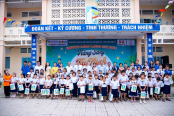 Sinh viên Marketing - Kinh doanh quốc tế viết nên mùa trăng sẻ chia tại Tây Ninh