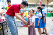 “Kết yêu thương, trao xuân nghĩa tình”: Hành trình sẻ chia mùa xuân của sinh viên Viện Kỹ thuật