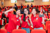 Tân sinh viên I-HUTECH xây “lá chắn số”, chủ động định vị bản thân