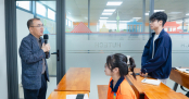 Giáo sư Đại học Chung-Ang chia sẻ về quan hệ đối ngoại Hàn Quốc cùng sinh viên HUTECH