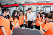 Sinh viên Khoa Marketing - Kinh doanh quốc tế học tập thực tế tại Hoa Sen Home