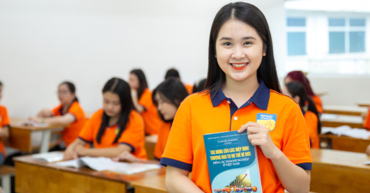 [Hướng nghiệp 2026] Đằng sau mỗi hợp đồng kinh doanh, vai trò của người học Luật kinh tế ra sao?