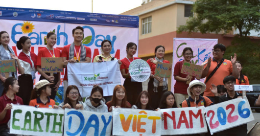 Sinh viên Khoa Trung Quốc học lan tỏa tinh thần sống xanh tại Earth Day Việt Nam 2026