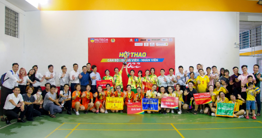 Hội thao CB-GV-NV HUTECH 2022: LQ P. Tư vấn Tuyển sinh - P. Truyền thông - K. Trung Quốc học bảo toàn ngôi vô địch Bóng chuyền nữ