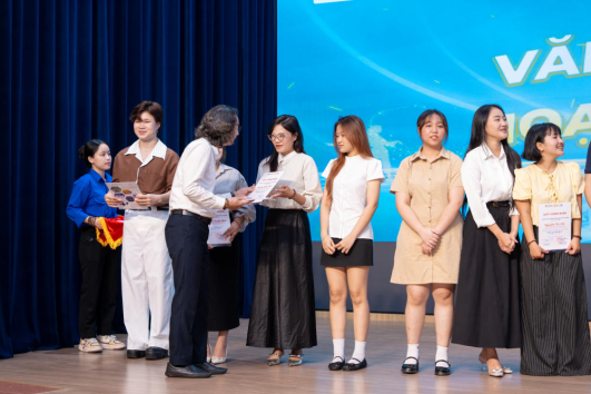 Khoa Khoa học Xã hội và Quan hệ Công chúng tôn vinh loạt dự án ý nghĩa của sinh viên