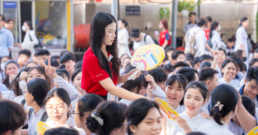 [Video] Từ học bổng HUTECH, học sinh TT. GDNN - GDTX Thủ Đức thêm động lực theo đuổi giấc mơ đại học