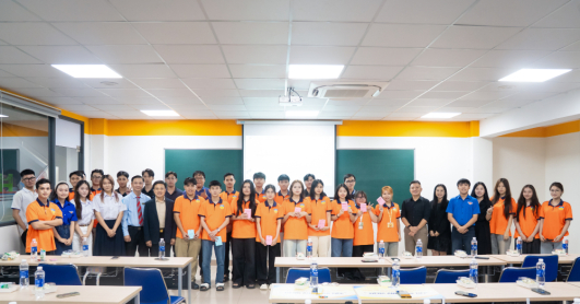 Sôi nổi ngày hội Chào đón Tân sinh viên Khoa Hệ thống thông tin quản lý: Khởi đầu hành trình kết nối công nghệ và kinh tế