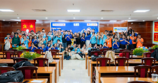 Sinh viên Khoa Điều dưỡng - Kỹ thuật y học khởi đầu năm học mới với thông điệp nhân văn: Chính xác để vững tin và trưởng thành