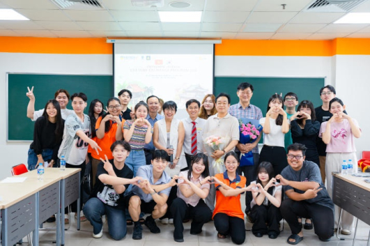 Fostering Intercultural Dialogue: HUTECH English Faculty Students in Exchange with Korean Counterparts