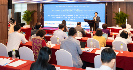 Mr. Nguyen Xuan Hung - Director of VJIT speaks at scientific conference on fostering innovation and entrepreneurship among students