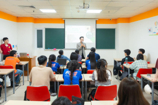 HUTECH-ers nâng cấp tư duy phản biện trong thời đại số