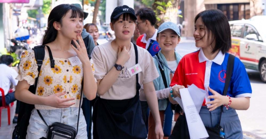 Sinh viên Khoa Nhật Bản học HUTECH hoá thân BroSis đưa học sinh Nhật Bản khám phá Thành phố Hồ Chí Minh