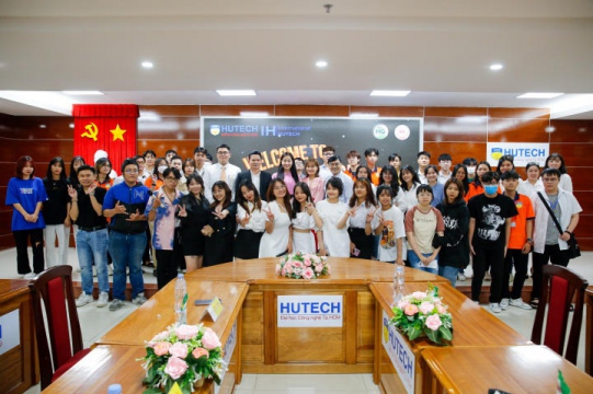HUTECH Institute of International Education officially launched I-HUTECH Business Club