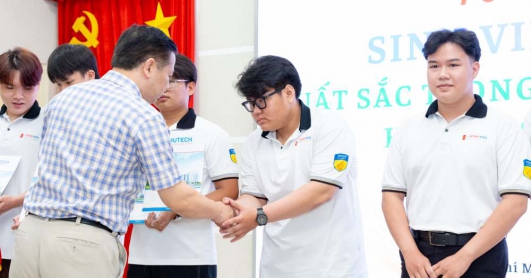 Viện Công nghệ Việt - Hàn HUTECH tuyên dương 357 sinh viên tiêu biểu HKI năm học 2023-2024