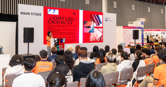 Sinh viên Thiết kế thời trang trình bày dự án tại chương trình The Next Leather Fashion Designers