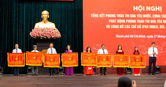 HUTECH vinh dự nhận Cờ thi đua của Chính phủ, tiếp tục khẳng định vị thế dẫn đầu