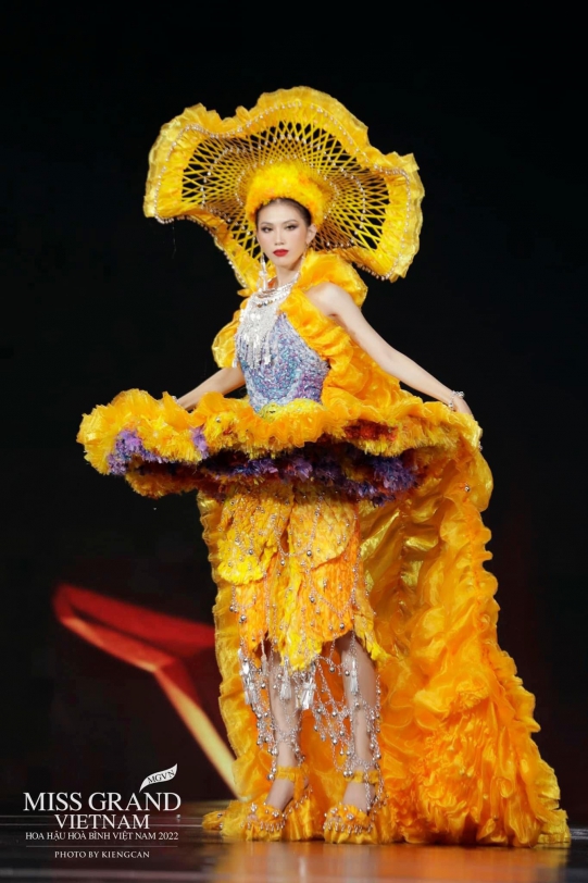 sinh viên Thiết kế thời trang HUTECH tỏa sáng trên sân khấu đêm thi National Costume - Miss Grand Vietnam 2022