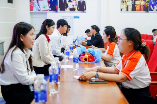 Students of the Institute of International Education (I-Hutech) gained confidence for the interviewing process with businesses in order to get attractive job opportunities