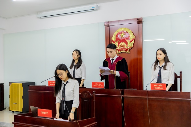 Học ngành Luật kinh tế có dễ xin việc làm không?
