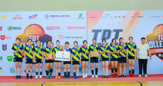 Đội tuyển Bóng chuyền nữ HUTECH giành Huy chương bạc giải TDT Volleyball Cup 2022
