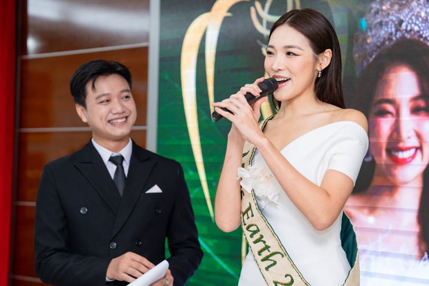 Sinh viên HUTECH hào hứng giao lưu với Miss Earth 2022 – Mina Sue Choi