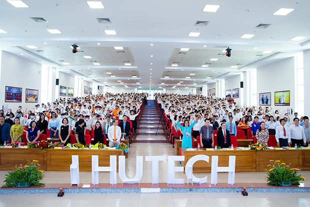 Viện Đào tạo Quốc tế HUTECH khai giảng năm học mới