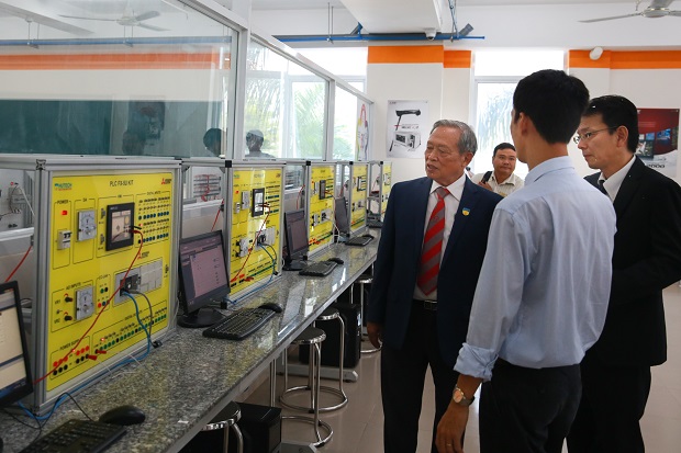 Lễ bàn giao thiết bị và trao học bổng từ công ty Mitsubishi Electric Việt Nam