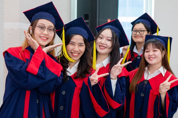 Tân Kỹ sư, Cử nhân Chương trình Việt - Nhật HUTECH rạng ngời trong Lễ tốt nghiệp