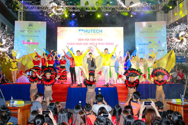 HUTECH Students sing their heart out during Culture Night